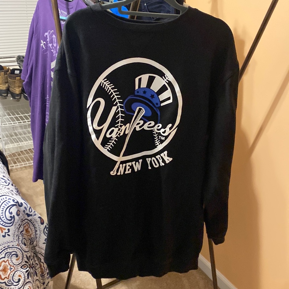 Mens black Yankees sweatshirt